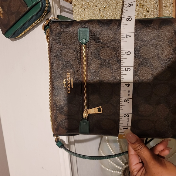 Coach - Picture 4 of 5